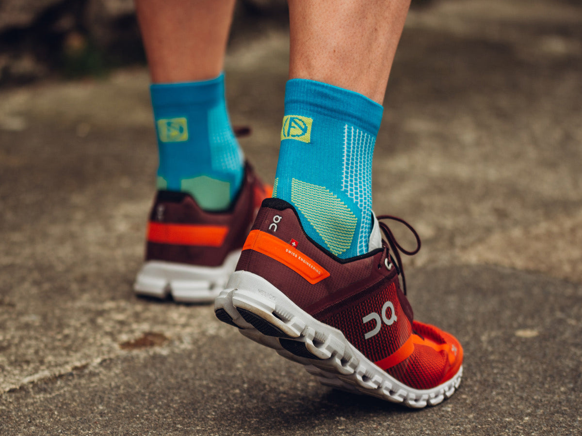 Runner wearing blue ABSOLUTE360 Performance Running Socks Quarter with running shoes