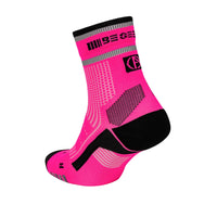 ABSOLUTE360 neon pink high-vis quarter running sock, featuring breathable mesh panels, product image on white background